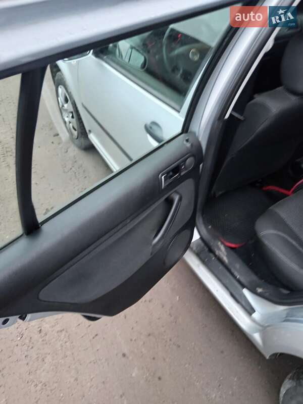 Універсал Volkswagen Golf 2003 в Києві