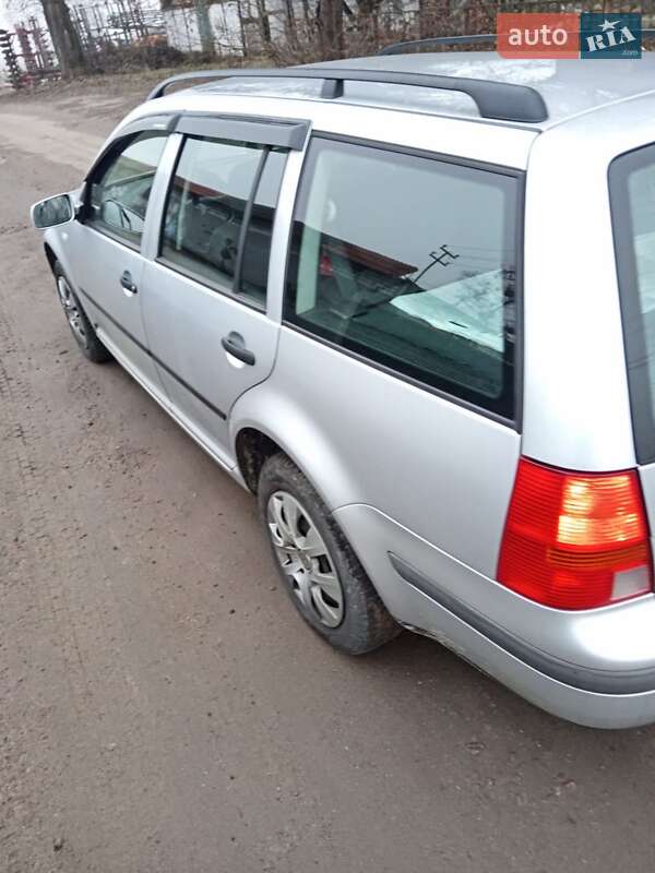 Універсал Volkswagen Golf 2003 в Києві