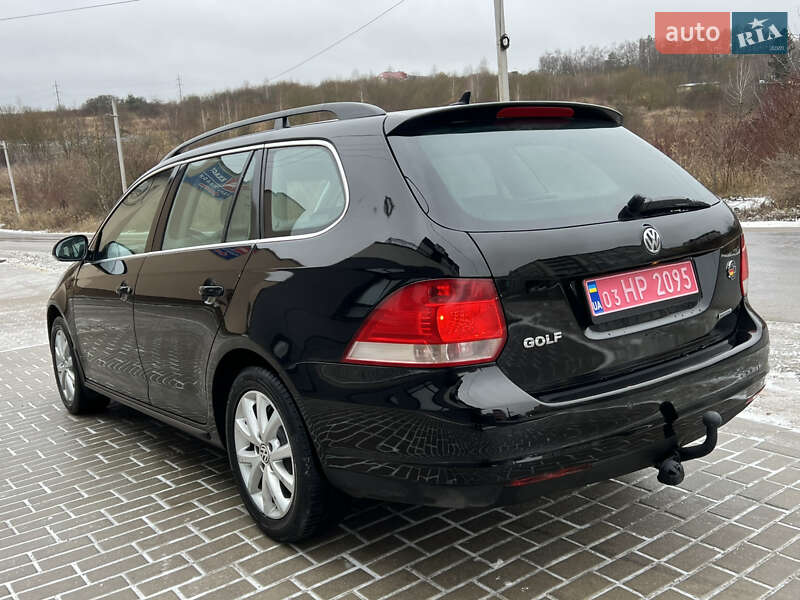 Універсал Volkswagen Golf 2010 в Тернополі