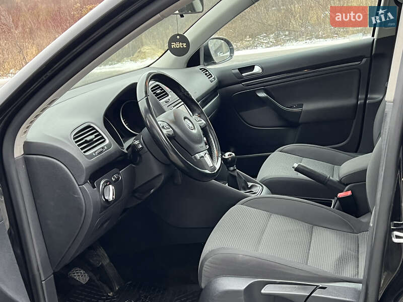 Універсал Volkswagen Golf 2010 в Тернополі