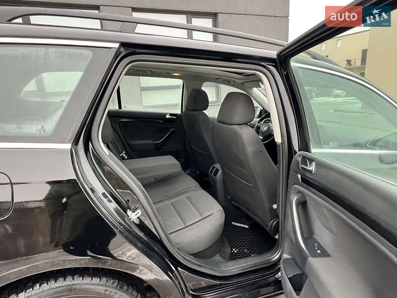 Універсал Volkswagen Golf 2010 в Тернополі