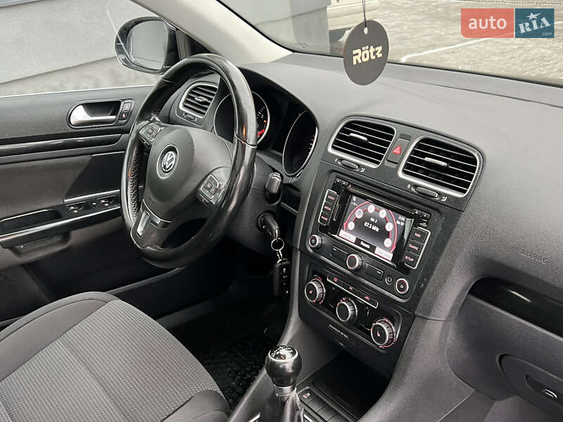 Універсал Volkswagen Golf 2010 в Тернополі