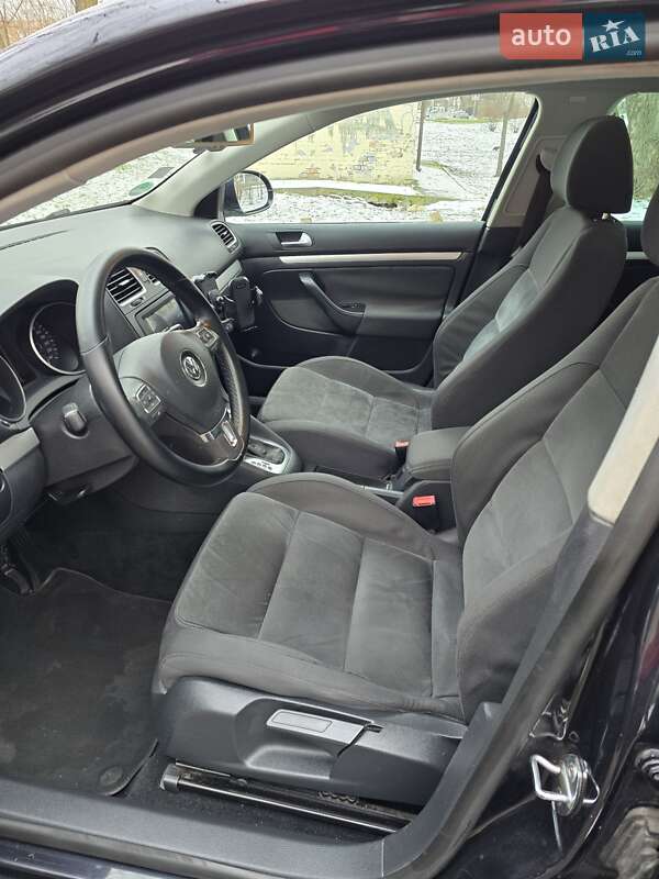 Універсал Volkswagen Golf 2010 в Києві