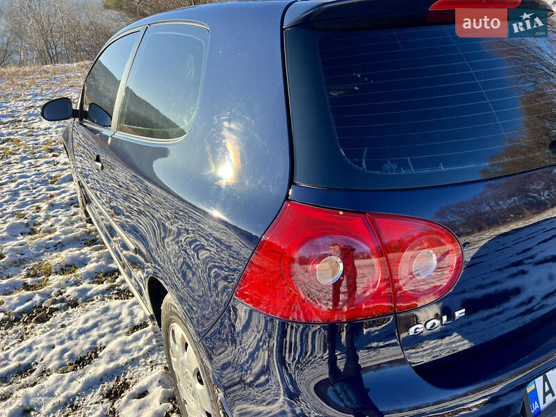 Хетчбек Volkswagen Golf 2003 в Долині