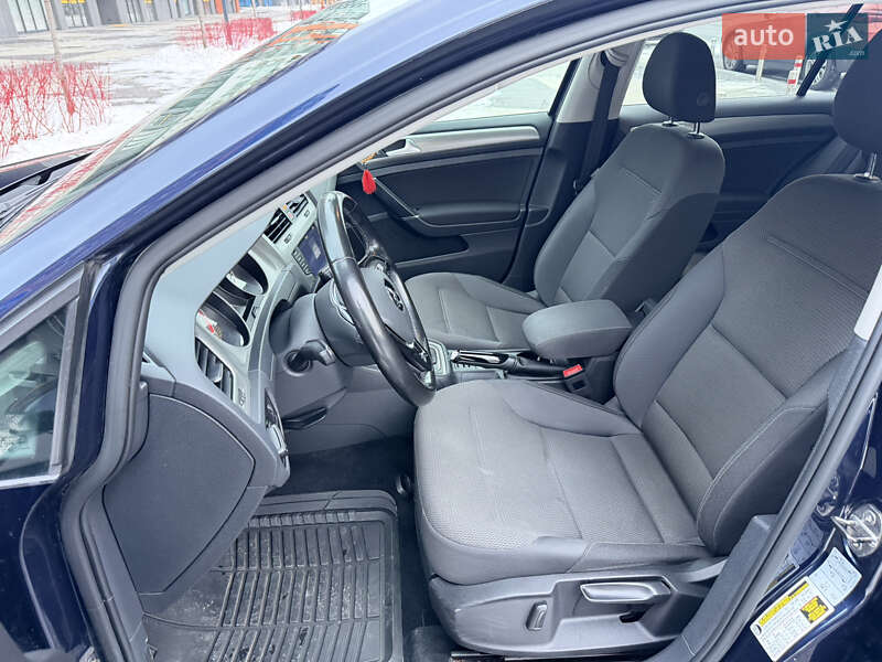 Універсал Volkswagen Golf 2017 в Києві