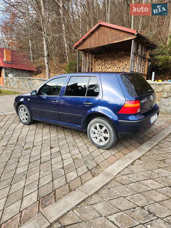 Хэтчбек Volkswagen Golf 2000 в Славском