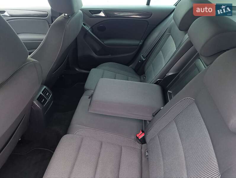 Хетчбек Volkswagen Golf 2011 в Києві