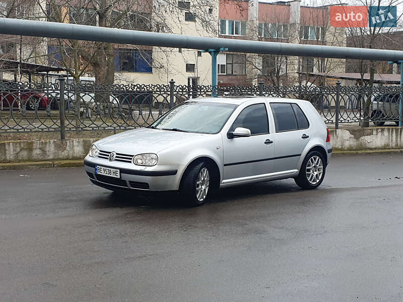 Хетчбек Volkswagen Golf 2001 в Миколаєві