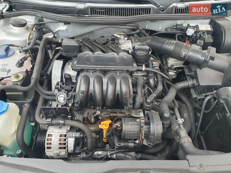 Хетчбек Volkswagen Golf 2001 в Миколаєві