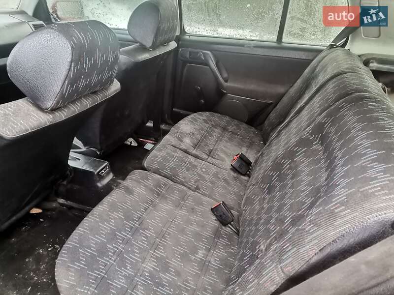 Хетчбек Volkswagen Golf 1993 в Ходореві