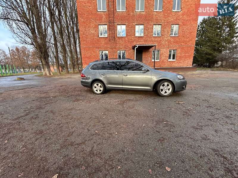 Універсал Volkswagen Golf 2011 в Чернігові