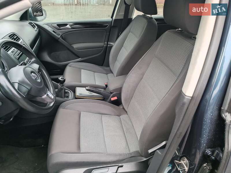 Хетчбек Volkswagen Golf 2010 в Харкові