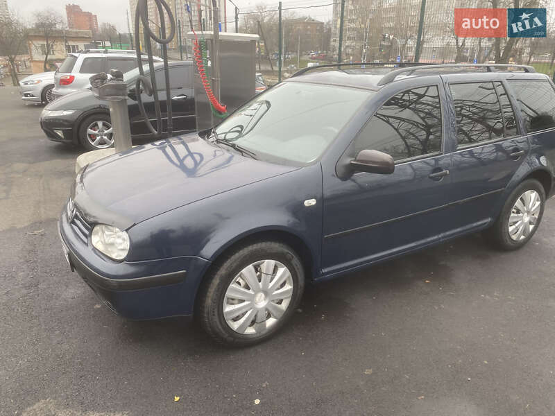 Універсал Volkswagen Golf 2000 в Києві
