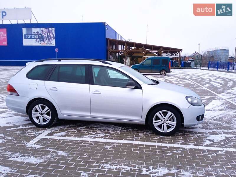Універсал Volkswagen Golf 2012 в Нововолинську