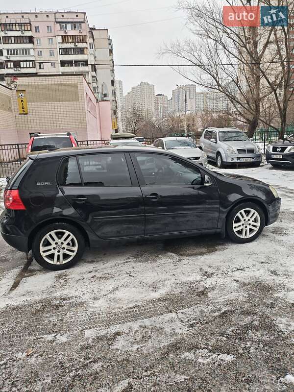 Хетчбек Volkswagen Golf 2006 в Києві