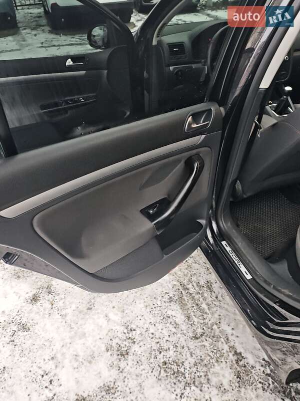 Хетчбек Volkswagen Golf 2006 в Києві