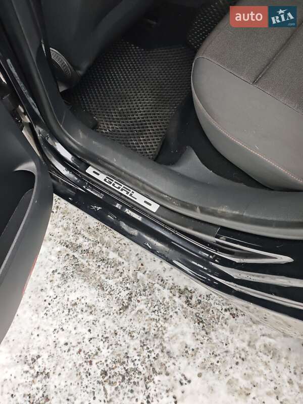 Хетчбек Volkswagen Golf 2006 в Києві