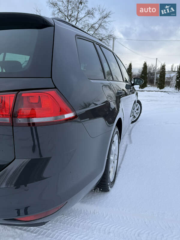 Універсал Volkswagen Golf 2013 в Гребінках