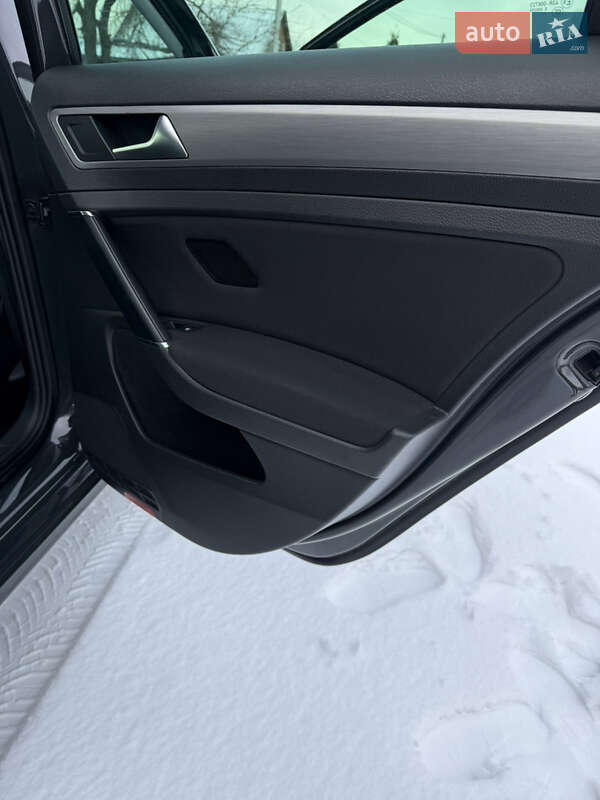 Універсал Volkswagen Golf 2013 в Гребінках