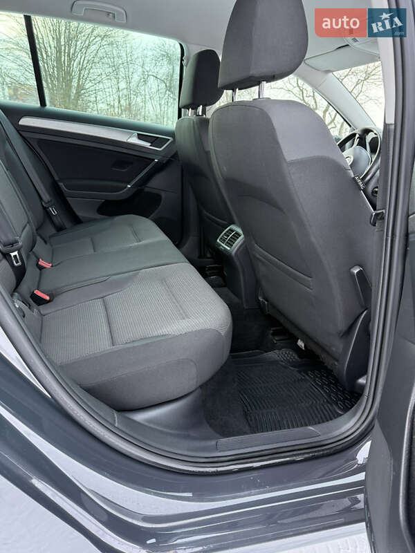 Універсал Volkswagen Golf 2013 в Гребінках