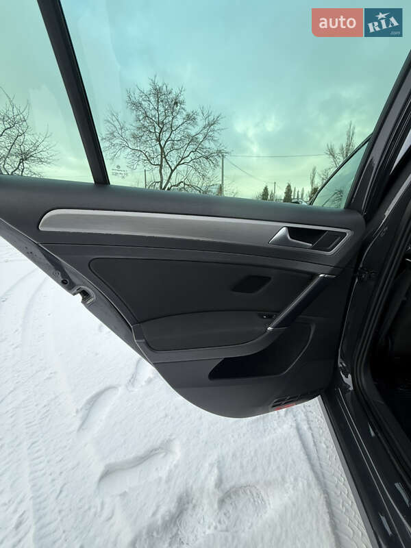 Універсал Volkswagen Golf 2013 в Гребінках