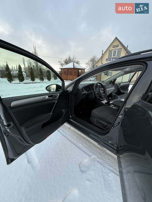 Універсал Volkswagen Golf 2013 в Гребінках