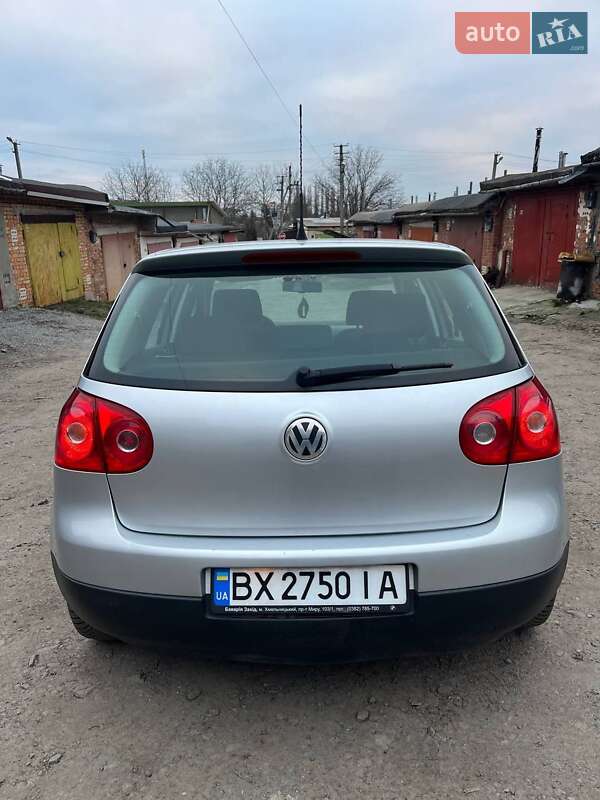 Хэтчбек Volkswagen Golf 2005 в Хмельницком