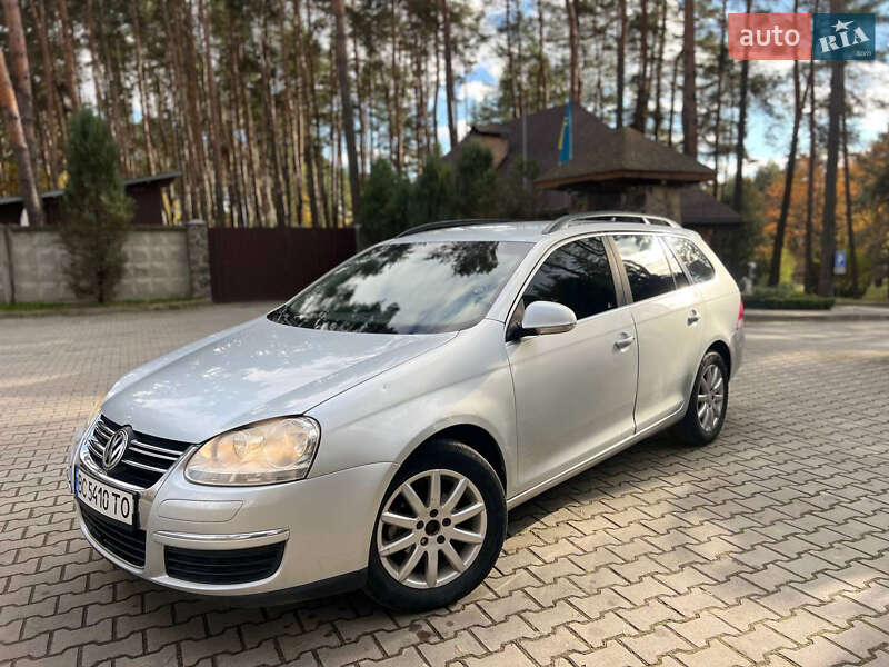 Універсал Volkswagen Golf 2008 в Новояворівську