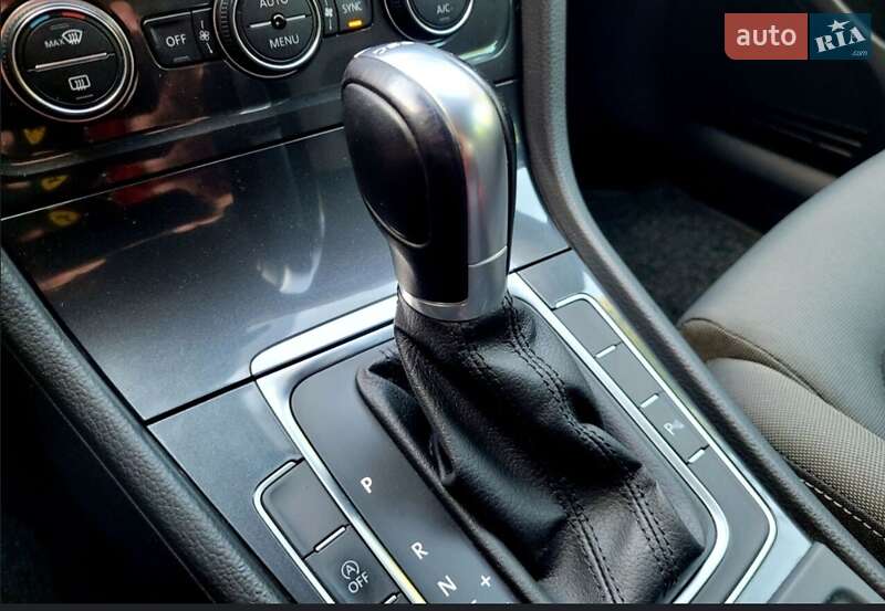 Универсал Volkswagen Golf 2017 в Мурованых Куриловцах