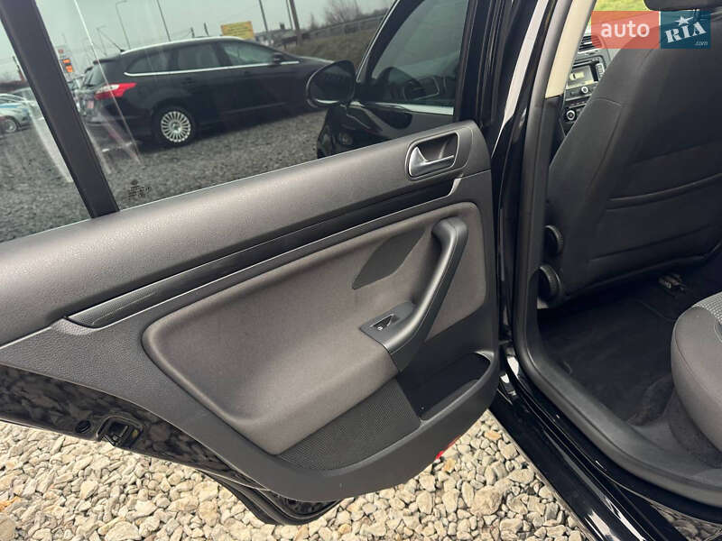 Універсал Volkswagen Golf 2012 в Стрию