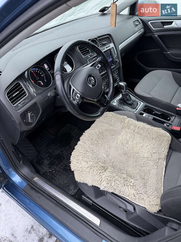 Хетчбек Volkswagen Golf 2014 в Луцьку