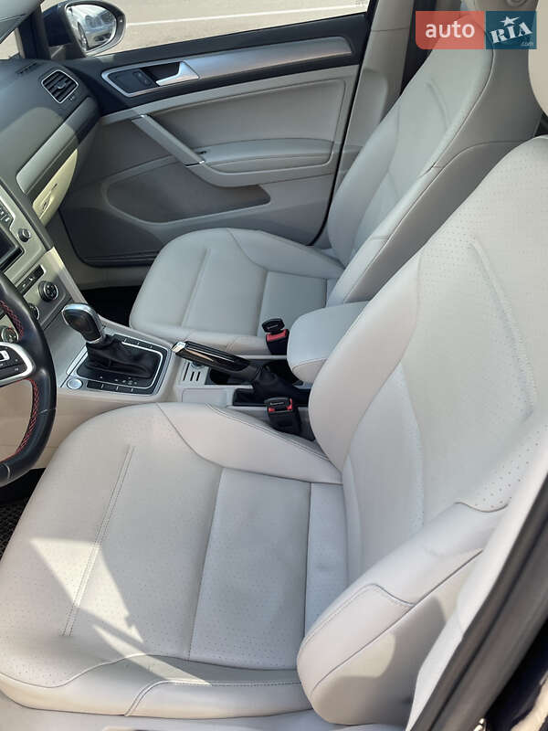 Хетчбек Volkswagen Golf 2015 в Дніпрі