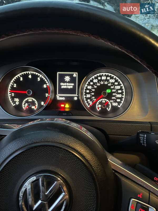 Хетчбек Volkswagen Golf 2015 в Дніпрі