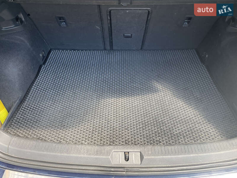 Хетчбек Volkswagen Golf 2015 в Дніпрі