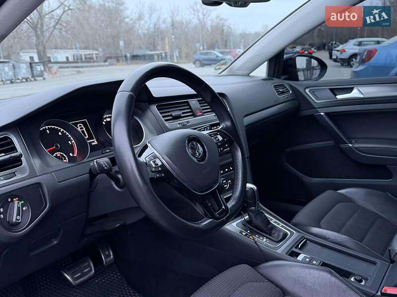 Универсал Volkswagen Golf 2014 в Киеве