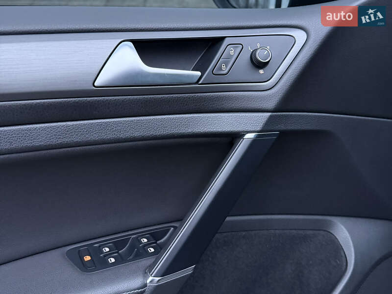 Универсал Volkswagen Golf 2014 в Киеве