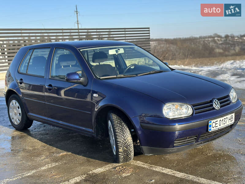 Хетчбек Volkswagen Golf 2002 в Чернівцях