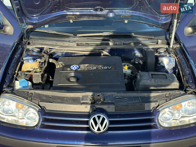 Хетчбек Volkswagen Golf 2002 в Чернівцях