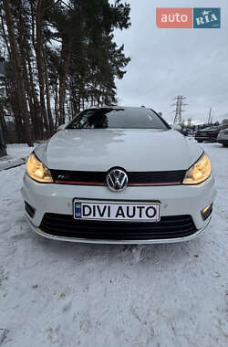 Универсал Volkswagen Golf 2016 в Киеве