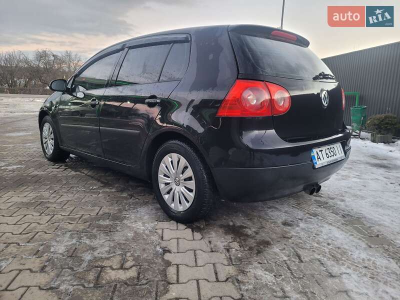 Хетчбек Volkswagen Golf 2005 в Коломиї