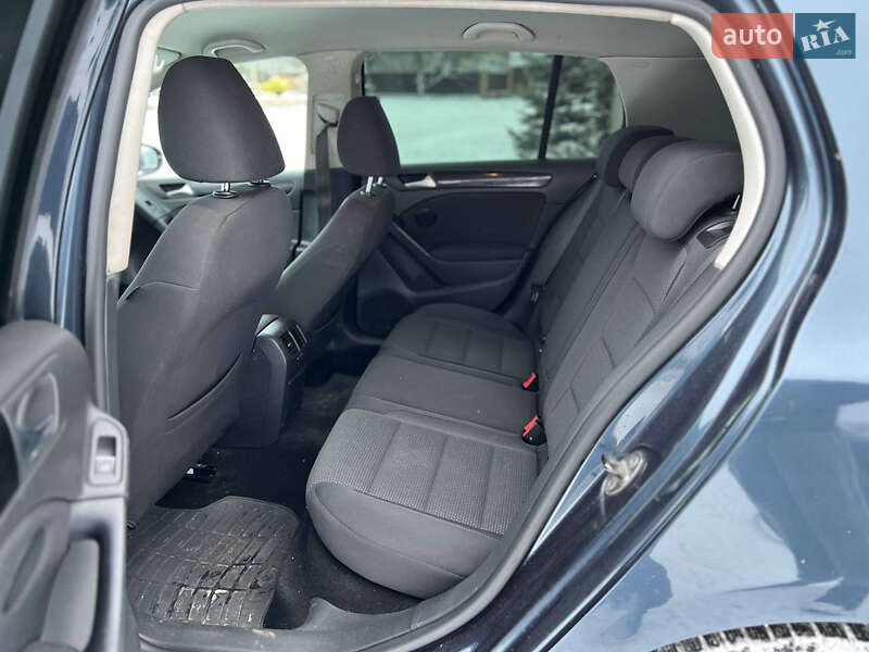 Хетчбек Volkswagen Golf 2012 в Козелеці