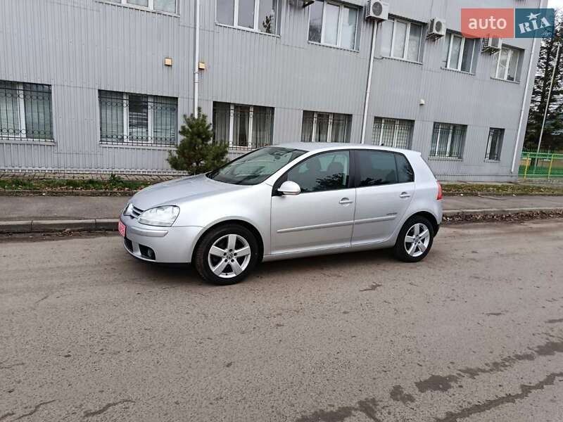 Хетчбек Volkswagen Golf 2008 в Луцьку