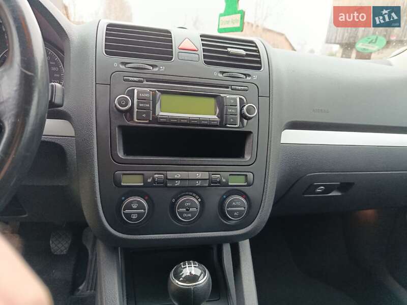 Хетчбек Volkswagen Golf 2008 в Луцьку