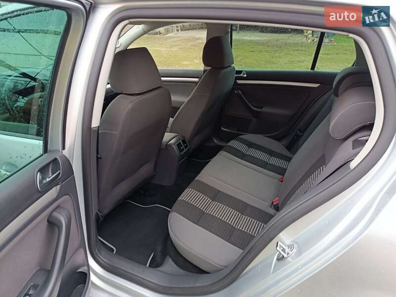 Хетчбек Volkswagen Golf 2008 в Луцьку