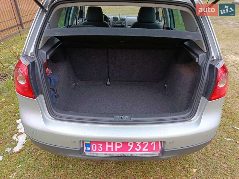 Хетчбек Volkswagen Golf 2008 в Луцьку