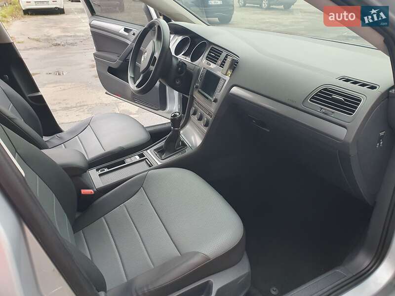 Универсал Volkswagen Golf 2015 в Киеве