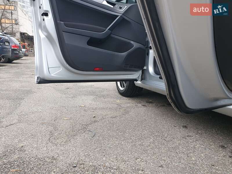 Универсал Volkswagen Golf 2015 в Киеве