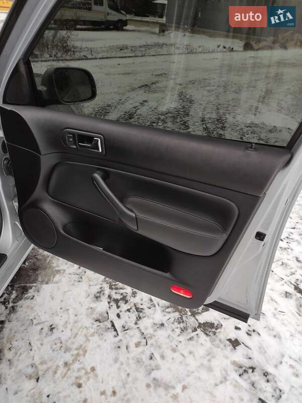 Хетчбек Volkswagen Golf 2003 в Хмельницькому