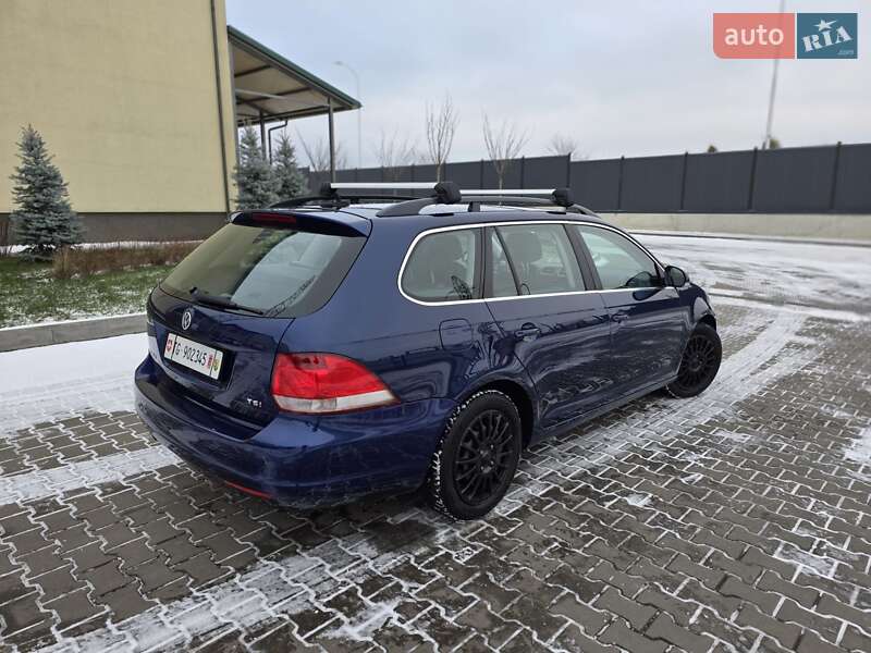 Универсал Volkswagen Golf 2010 в Луцке