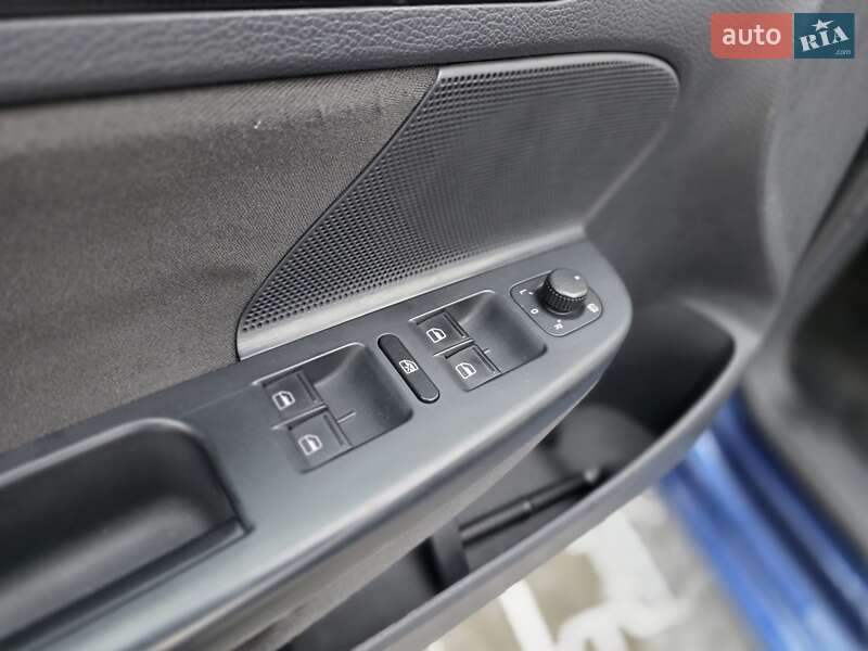 Универсал Volkswagen Golf 2010 в Луцке